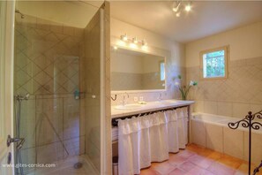 Hair dryer, towels, toilet paper - Casa u buschetto (Pietralba)