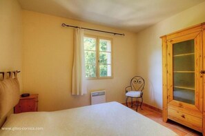 4 chambres, fer et planche à repasser, Wi-Fi, draps fournis