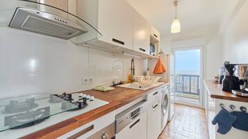 Réfrigérateur, micro-ondes, four, lave-vaisselle