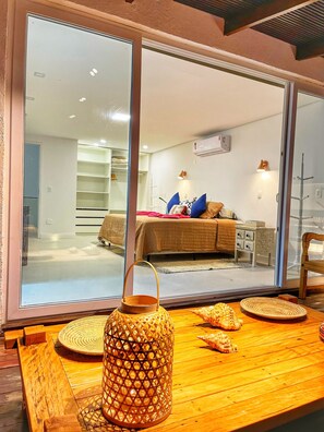 5 bedrooms, iron/ironing board, WiFi, bed sheets