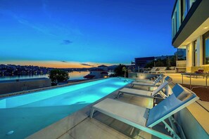 A heated pool - Villa Allina, Luxurious 5- Bedroom Villa with Panoramic Views with Heated Pool (Zatoglav)