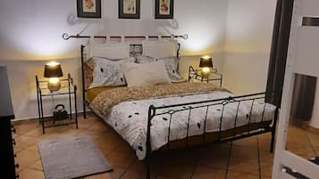 2 chambres, fer et planche à repasser, accès à Internet, literie fournie