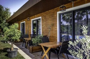 32-inch flat-screen TV with satellite channels