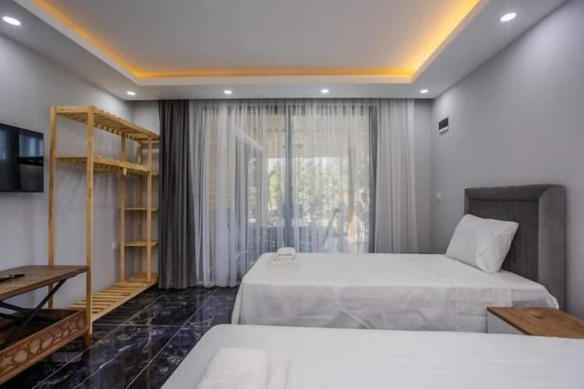 1 bedroom, desk, free WiFi, bed sheets