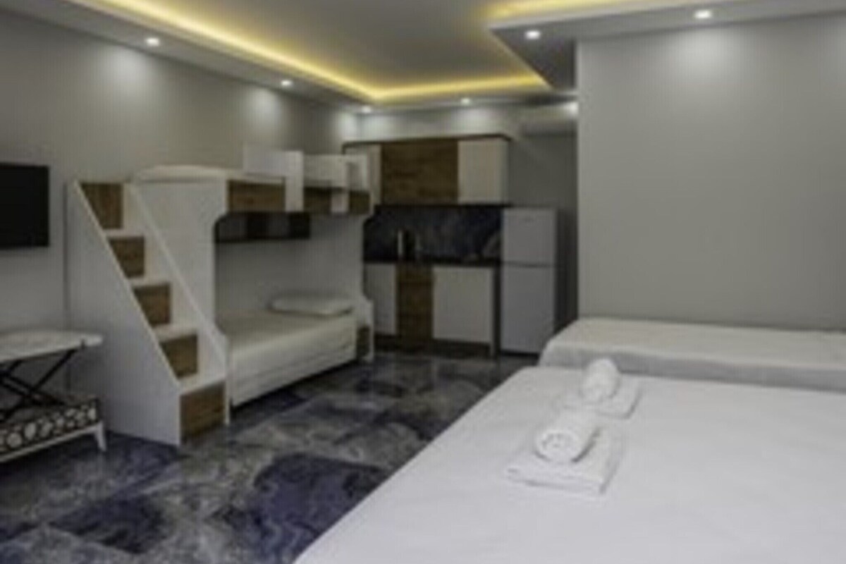 Escrivaninha, Wi-Fi de cortesia, roupa de cama