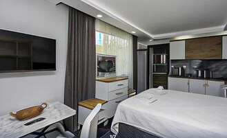 Refrigerador, placa de cocina, utensilios de cocina