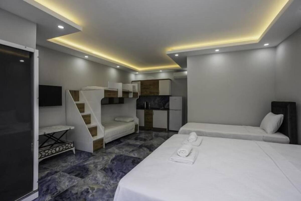 1 bedroom, desk, free WiFi, bed sheets