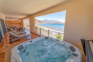 Outdoor spa tub - Elite VIP Penthouse 2 BR 3Bath Ocean Front 2696 sq. ft. sleeps 6 VDP Loreto (Ensenada Blanca)