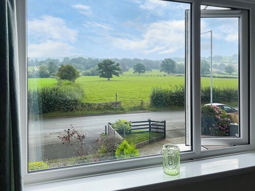 Escape to this three-bedroom holiday home set in Hay-on-Wye.