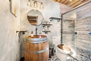 Dusche, Handtücher, Seife, Shampoo