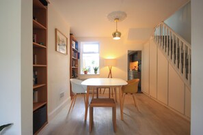 Dining - Cosy Victorian house in south London with a sunny private garden. (LONDON)