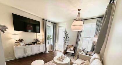 Stylish & Cozy Cottage, 1 mile to downtown Ocean Springs! Golf Cart District