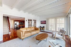 TV - Town of Lewes condo steps from the park w/Tennis, Pickleball & Basketball (Lewes)