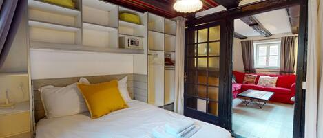 3 bedrooms, iron/ironing board, free WiFi, bed sheets