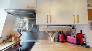 Fridge, microwave, oven, stovetop - La Grande Ourse (Colmar)