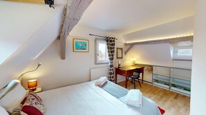 3 bedrooms, desk, soundproofing, iron/ironing board