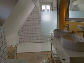 Hair dryer, towels - La Grande Ourse (Colmar)