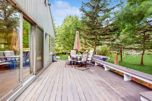 Surrounded by natural beauty with firepit & grill- in wine region