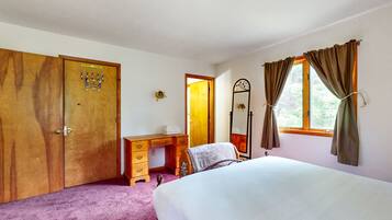 3 soverom, strykejern/-brett, reiseseng for barn og internettilgang