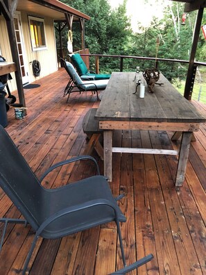 Outdoor dining - Spacious 2-bedroom wine country home with lovely outdoor spaces. (Forestville)