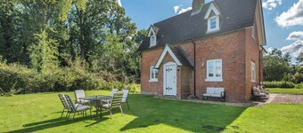 3 bedroom accommodation in Revesby, near Boston