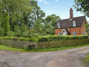 Exterior - A hidden gem in the heart of Lincolnshire located on the banks of a Reservoir. (Revesby, near Boston)
