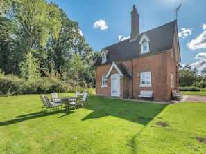 Outdoor dining - A hidden gem in the heart of Lincolnshire located on the banks of a Reservoir. (Revesby, near Boston)