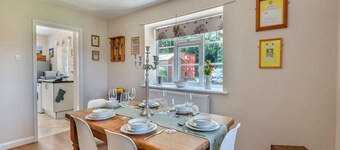A hidden gem in the heart of Lincolnshire located on the banks of a Reservoir.