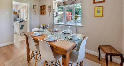 A hidden gem in the heart of Lincolnshire located on the banks of a Reservoir.