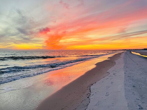 OceanView Condo with Pool and Hot Tub 