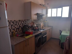 Apartment | Eigene Küche | Kühlschrank, Mikrowelle, Ofen, Herdplatte