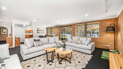 Luxury Lakefront Hideaway - Your relaxing south coast getaway awaits on the lake