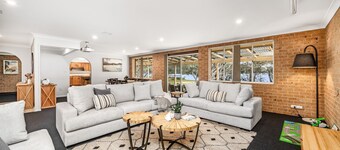 Luxury Lakefront Hideaway - Your relaxing south coast getaway awaits on the lake