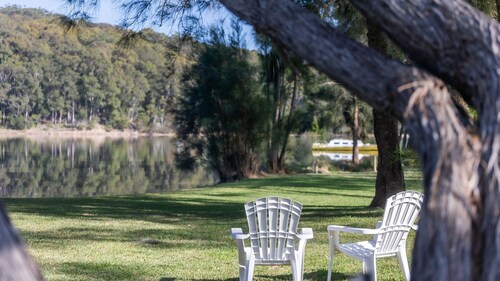 Luxury Lakefront Hideaway - Your relaxing south coast getaway awaits on the lake