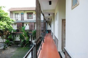 Property grounds - Urbanview Hotel Wayan Mansion (Bali)