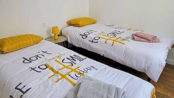 2 chambres, fer et planche à repasser, Wi-Fi, draps fournis