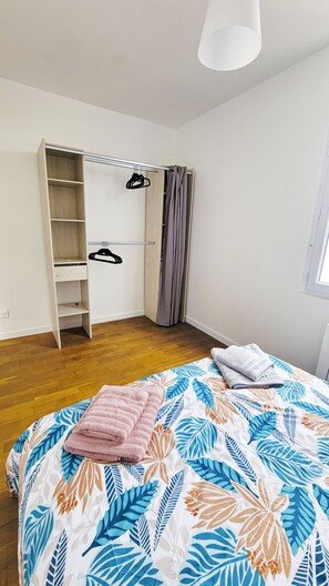 2 bedrooms, iron/ironing board, WiFi, bed sheets