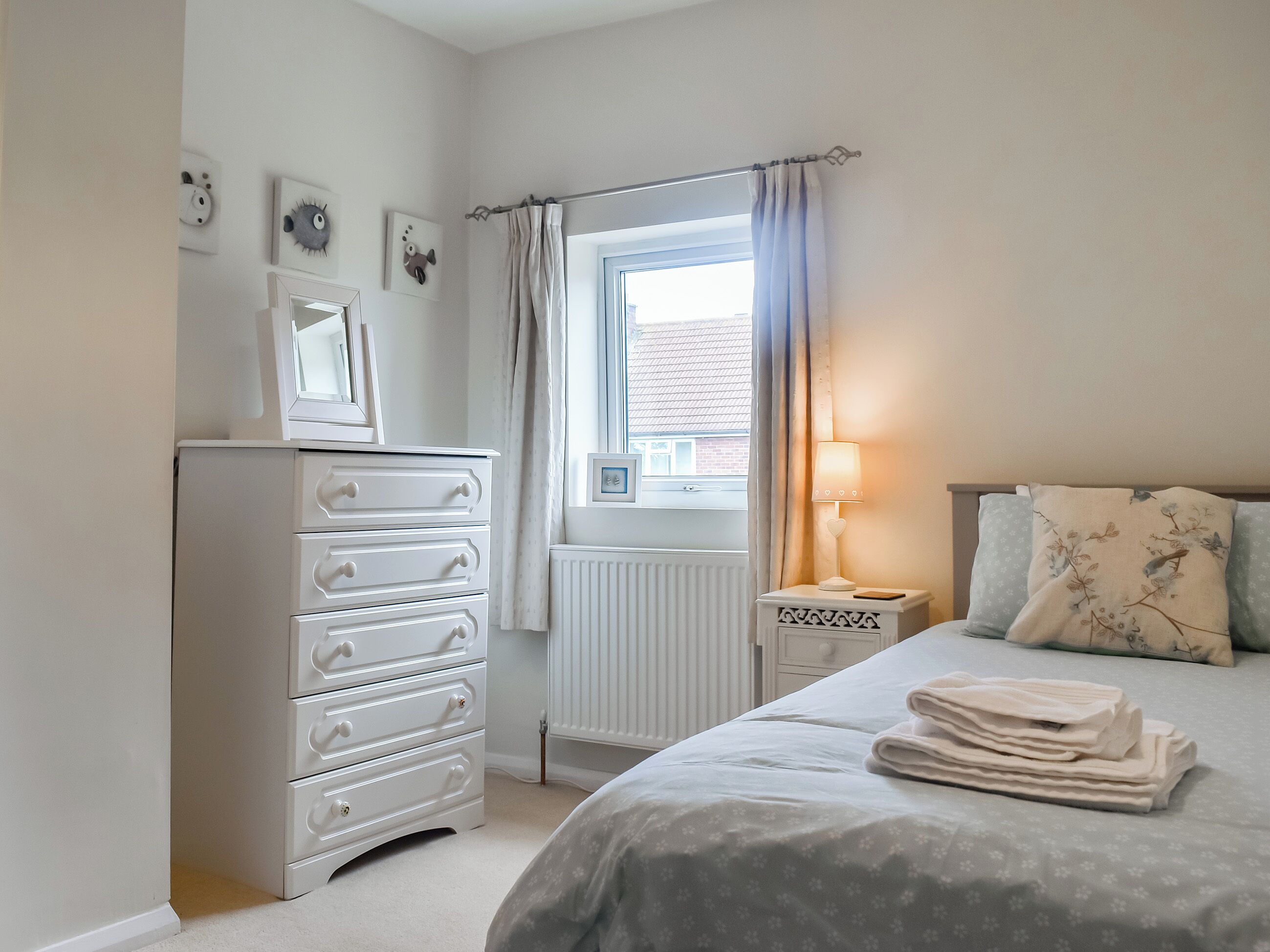 3 bedrooms, WiFi (free), bed sheets