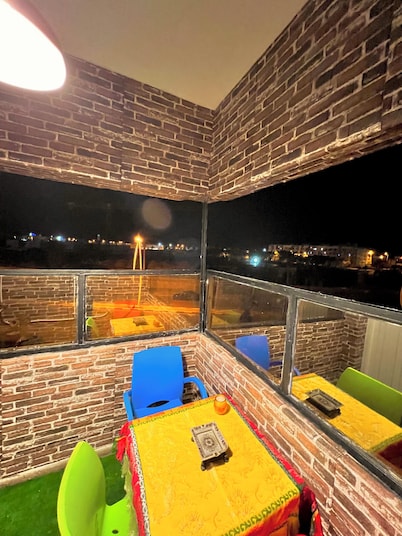 Stylish apartment a stone's throw from the beach
