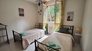 4 bedrooms, WiFi, bed sheets - Belle Maison de Famille en Pleine Nature (Carcassonne)