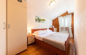 4 chambres, fer et planche à repasser, lit parapluie, Wi-Fi gratuit