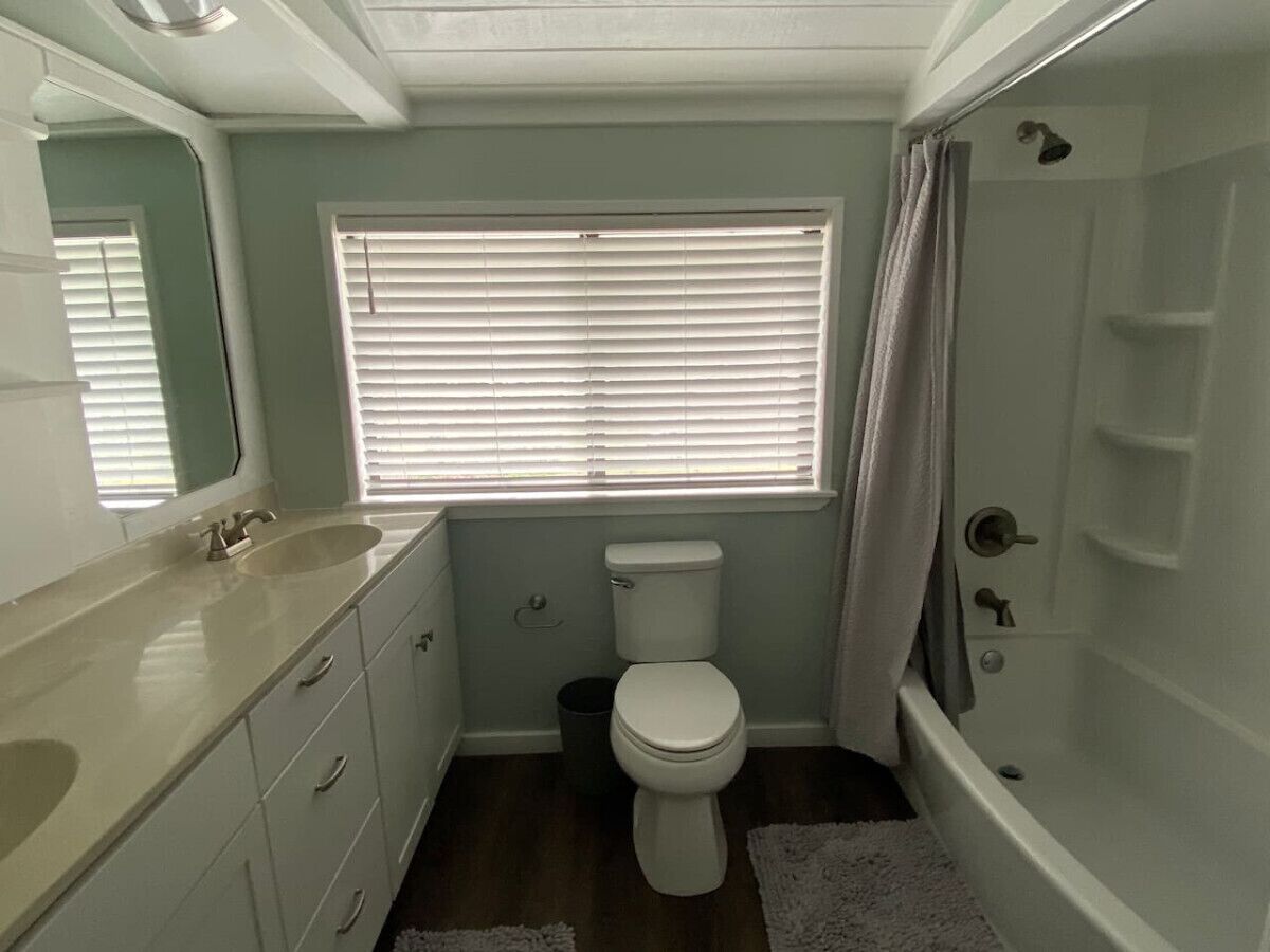 A bathroom with a toilet, sink, and bathtub.