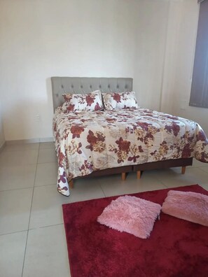 1 室のベッドルーム、WiFi、ベッドシーツ