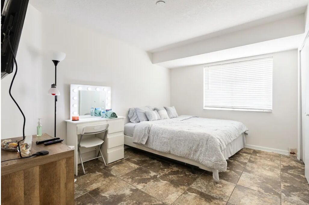Neat and peaceful BR/King Bed/ Close to I95