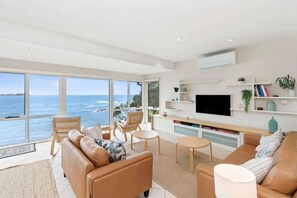 Smart TV - Tollgate Beach House (Denhams Beach)