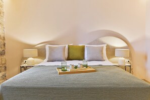 Superior Double Room, Pool View | Desk, laptop workspace, free WiFi - Boutique hotel Ruzmarin Garden&SPA (Budva)