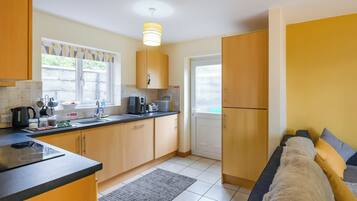 Astianpesukone, syöttötuoli