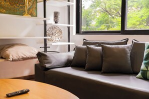 Living area - Provenza, Parque Lleras 2 bed apt. WiFi, AC (Medellín)