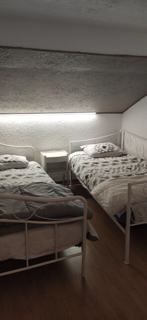6 多间卧室、免费 WiFi、床单