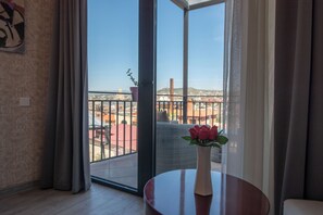 デラックス ダブルルーム シティビュー | テラス / パティオ